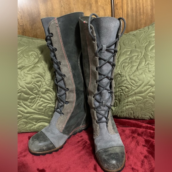 Sorel Winter Boots - Picture 2 of 4